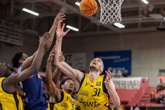 Armani T Bori Moore Eisbaeren Bremerhaven, 04 Isaiah Crawley Tigers Tuebingen, 53 Daniel Keppeler Tigers Tuebingen, 31 Tigers Tuebingen vs Eisbaeren Bremerhaven, 2 Basketball Bundesliga, Pro A, Barmer 2 Basketball, 28 Spieltag , Spielzeit 2021 2022, 06 03 2022 Tigers Tuebingen vs Eisbaeren Bremerhaven, 2 Basketball Bundesliga, Pro A, Barmer 2 Basketball, 28 Spieltag , Spielzeit 2021 2022, 06 03 2022 Tuebingen Copyright: xNinaxSanderx xEibnerxPressefotox EP_NSR