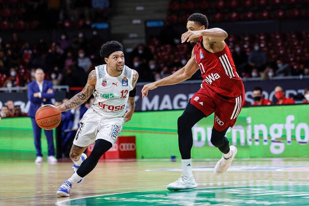 left Justin Robinson Brose Bamberg, 12 right Augustine Rubit Bayern Munich, 21 FC Bayern Munich Brose Bamberg easyCredit BBL Basketball Saison 2021 22 Spieltag 23, 06 03 2022 Audi Dome Copyright: DanielxLöb