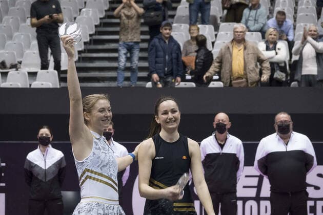 Alicia BARNETTE (GBR) et Olivia NICHOLLS (GBR) finaliste du double du tournoi de Lyon TENNIS : Open 6eme sens Metropole de Lyon - 06 03 2022 SandrineThesillat Panoramic 
