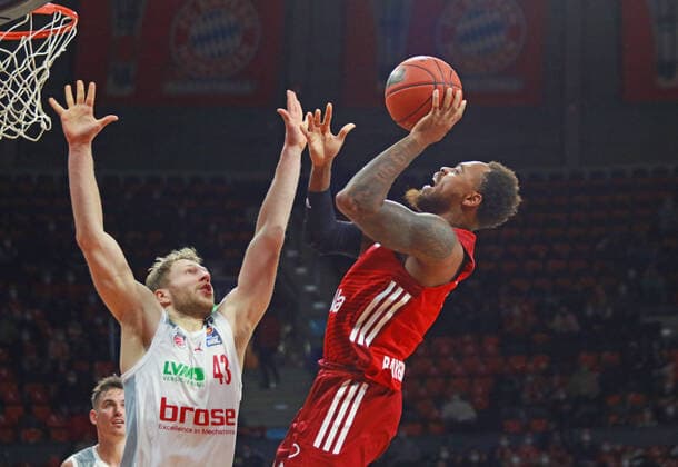 1 Deshaun Thomas FCBB against 43 Christian Sengfelder Brose Bamberg Basketball BBL FC Bayern Muenchen Brose Bamberg Audi Dome 06 03 2022 PHOTO Mladen Lackovic LakoPress