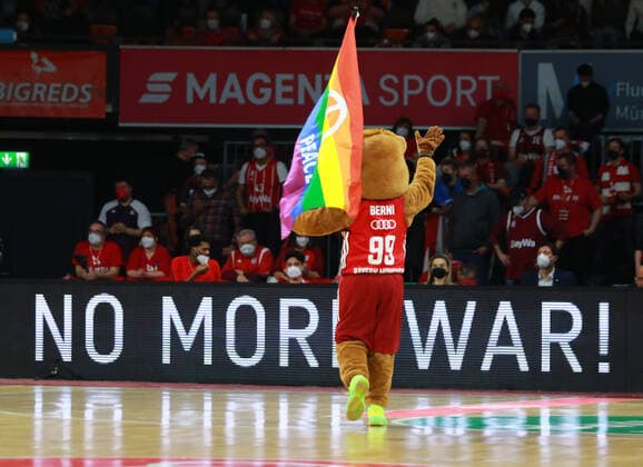 No more war Basketball BBL FC Bayern Muenchen Brose Bamberg Audi Dome 06 03 2022 PHOTO Mladen Lackovic LakoPress
