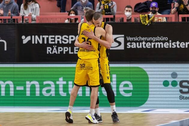Till Joenke Tigers Tuebingen, 26 Daniel Keppeler Tigers Tuebingen, 31 Tigers Tuebingen vs Eisbaeren Bremerhaven, 2 Basketball Bundesliga, Pro A, Barmer 2 Basketball, 28 Spieltag , Spielzeit 2021 2022, 06 03 2022 Tigers Tuebingen vs Eisbaeren Bremerhaven, 2 Basketball Bundesliga, Pro A, Barmer 2 Basketball, 28 Spieltag , Spielzeit 2021 2022, 06 03 2022 Tuebingen Copyright: xNinaxSanderx xEibnerxPressefotox EP_NSR