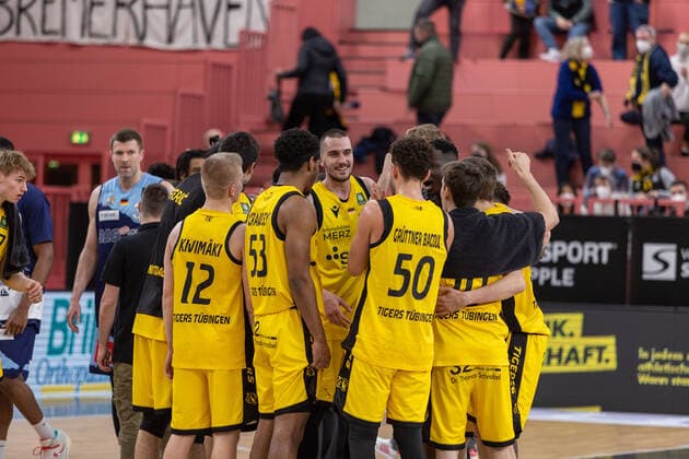 The Tigers Tuebingen are happy about the victory against the Eisbaeren Bremerhaven Tigers Tuebingen vs Eisbaeren Bremerhaven, 2 Basketball Bundesliga, Pro A, Barmer 2 Basketball, 28 Spieltag , Spielzeit 2021 2022, 06 03 2022 Tigers Tuebingen vs Eisbaeren Bremerhaven, 2 Basketball Bundesliga, Pro A, Barmer 2 Basketball, 28 Spieltag , Spielzeit 2021 2022, 06 03 2022 Tuebingen Copyright: xNinaxSanderx xEibnerxPressefotox EP_NSR