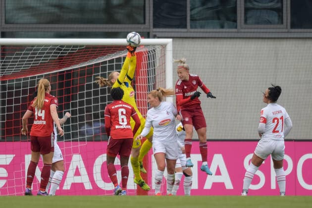 Soccer, Womens Bundesliga, 06 03 2022, FC Bayern München 1 FC Köln Im Bild Manon KLETT 1 FC Köln, 1 fists ball away Munich FC Bayern Campus Bayern Germany Copyright: Passion2Press MarkusxFischerx