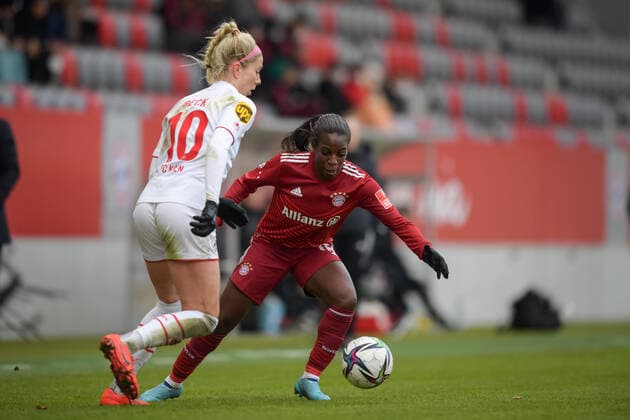 Soccer, Womens Bundesliga, 06 03 2022, FC Bayern Munich 1 FC Cologne In the picture Sharon BECK 1 FC Cologne, 10 and Lineth BEERENSTEYN FC Bayern Munich, 6 duel ball Munich FC Bayern Campus Bayern Germany Copyright: Passion2Press MarkusxFischerx
