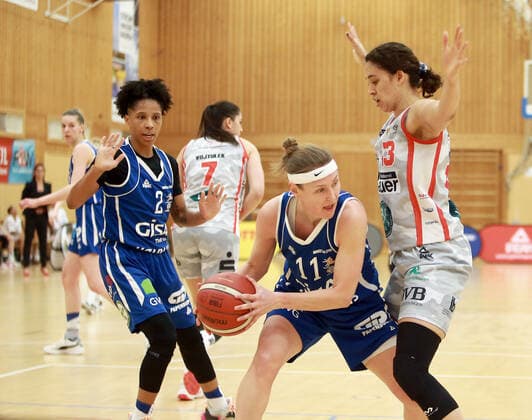 from left Deeshyra THOMAS Halle , Rachael VANDERWAL Halle , Mikayla WILLIAMS Wasserburg US , Da Basketball,1 Bundesliga 2021 22, , 06 03 22, TSV Wasserburg vs Gisa LIONS SV Halle, Wasserburg, Badria Sportzentrum Copyright: WolfgangxFehrmann