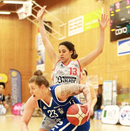 from left Klaudia GRUDZIEN Halle , Mikayla WILLIAMS Wasserburg US , Da Basketball,1 Bundesliga 2021 22, , 06 03 22, TSV Wasserburg vs Gisa LIONS SV Halle, Wasserburg, Badria Sportzentrum Copyright: WolfgangxFehrmann