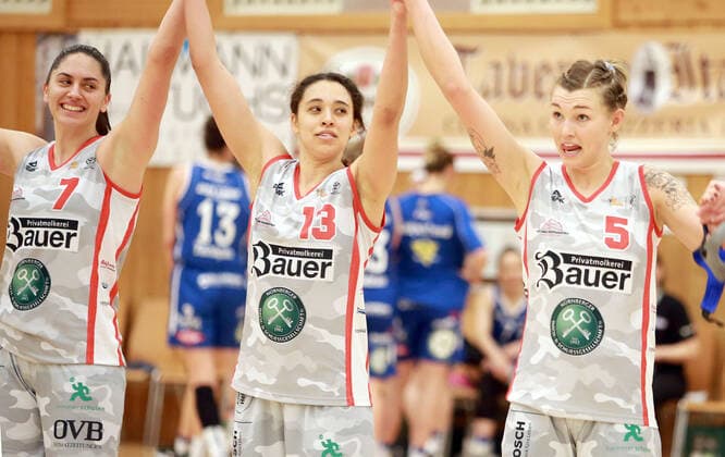 from left Ana WOJTULEK Wasserburg CRO , Mikayla WILLIAMS Wasserburg US , Haligeth REINOEL Wasserburg US , Da Basketball,1 Bundesliga 2021 22, , 06 03 22, TSV Wasserburg vs Gisa LIONS SV Halle, Wasserburg, Badria Sportzentrum Copyright: WolfgangxFehrmann