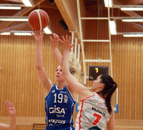 from left Meret KLEINE BEEK Halle , Ana WOJTULEK Wasserburg CRO , Da Basketball,1 Bundesliga 2021 22, , 06 03 22, TSV Wasserburg vs Gisa LIONS SV Halle, Wasserburg, Badria Sportzentrum Copyright: WolfgangxFehrmann