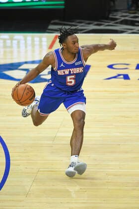 LOS ANGELES, CA - MARCH 06: New York Knicks guard Immanuel Quickley (5) while playing the LA Clippers in a NBA, Basketball Herren, USA basketball game played at on March 6, 2022 at Crypto.com arena in Los Angeles, CA. (Photo by John McCoy Icon Sportswire) NBA: MAR 06 Knicks at Clippers Icon2203061062