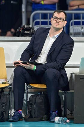 DVV Cup SVG Lueneburg VfB Friedrichshafen 06 03 22 DVV Cup, Volleyball, Men, Season 2021 22, SVG Lueneburg in dark blue vs VfB Friedrichshafen in white , FN Co Coach Thomas Bob Ranner Copyright: xBEAUTIFULxSPORTS TomxBlochx
