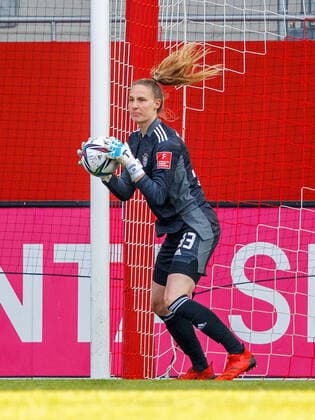 Bayerns 33 goalkeeper Janina LEITZIG womens soccer, FC Bayern Koeln, on 6 03 2022 womens soccer Bundesliga, FC Bayern München 1 FC Köln 6 0, season 2021 2022, in Munich, F C B A Y E R N C A M P U S, Germany Source Copyright Credit Oryk HAIST xx