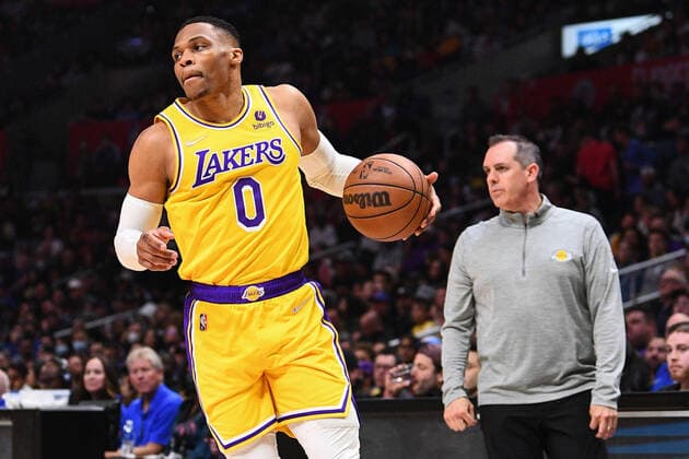 LOS ANGELES, CA - MARCH 03: Los Angeles Lakers Guard Russell Westbrook (0) dribbles as head coach Frank Vogel looks on during a NBA, Basketball Herren, USA game between the Los Angeles Lakers and the Los Angeles Clippers on March 3, 2022 at Crypto.com Arena in Los Angeles, CA. (Photo by Brian Rothmuller Icon Sportswire) NBA: MAR 03 Lakers at Clippers Icon220303144