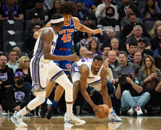 March 7, 2022, Sacramento, CA, USA: Sacramento Kings forward Harrison Barnes (40) grabs rebound from New York Knicks forward Jericho Sims (45) during a game at Golden 1 Center in Sacramento, Monday, March 7, 2022. Sacramento USA - ZUMAj89_ 0152635881st Copyright: xPaulxKitagakixJr.x