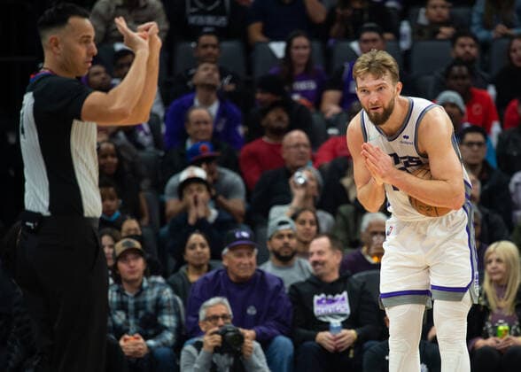 March 7, 2022, Sacramento, CA, USA: Sacramento Kings forward Domantas Sabonis (10) reacts after New York Knicks forward Julius Randle (30) is called on penalty during a game at Golden 1 Center in Sacramento, Monday, March 7, 2022. Sacramento USA - ZUMAj89_ 0152635946st Copyright: xPaulxKitagakixJr.x