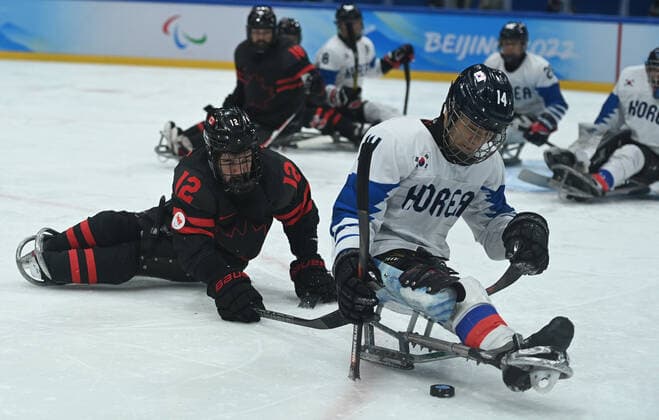(220308) -- BEIJING, March 8, 2022 -- Jung Seung Hwan (R, front) of South Korea vies with Greg Westlake of Canada during the Preliminary Round Group A Match of Para Ice hockey, Eishockey between Canada and South Korea at Beijing 2022 Winter Paralympic Games in Beijing, capital of China, March 8, 2022. ) (SP)CHINA-BEIJING-WINTER PARALYMPICS-PARA ICE HOCKEY-GROUP A-CAN VS KOR(CN) RenxChao 