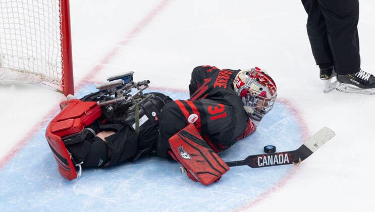 (220308) -- BEIJING, March 8, 2022 -- Goalkeeper Dominic Larocque of Canada makes a save during the Preliminary Round Group A Match of Para Ice hockey, Eishockey between Canada and South Korea at Beijing 2022 Winter Paralympic Games in Beijing, capital of China, March 8, 2022. ) (SP)CHINA-BEIJING-WINTER PARALYMPICS-PARA ICE HOCKEY-GROUP A-CAN VS KOR(CN) CaixYang 
