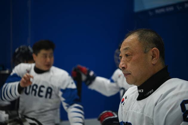 (220308) -- BEIJING, March 8, 2022 -- Park Sang Hyeon (R) of South Korea looks on during the Preliminary Round Group A Match of Para Ice hockey, Eishockey between Canada and South Korea at Beijing 2022 Winter Paralympic Games in Beijing, capital of China, March 8, 2022. ) (SP)CHINA-BEIJING-WINTER PARALYMPICS-PARA ICE HOCKEY-GROUP A-CAN VS KOR(CN) ZhangxBowen 