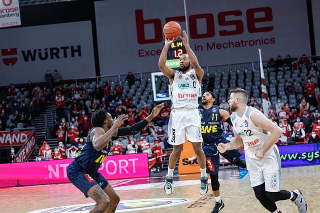 Center Chris Dove Brose Bamberg, 00 Brose Bamberg EWE Baskets Oldenburg easyCredit BBL Basketball Bundesliga Season 2021 22 Matchday 23, 08 03 2022 Bamberg, Brose Arena Photo Daniel Löb Loeb Copyright: DanielxLöb