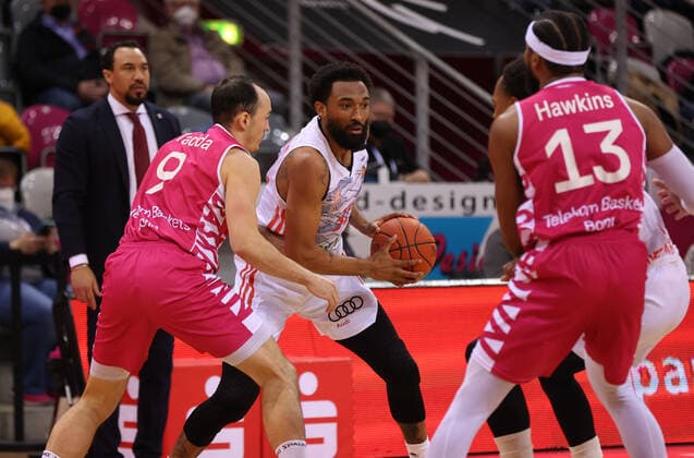 Bonn, Germany 08 03 2022, Telekom Dome, Basketball Bundesliga, 24 Matchday, BBL, Telekom Baskets Bonn vs FC Bayern Munich, Joshua Obiesie Bayern , Darrun Hilliard Bayern