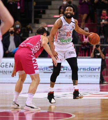 Bonn, Germany 08 03 2022, Telekom Dome, Basketball Bundesliga, 24 Matchday, BBL, Telekom Baskets Bonn vs FC Bayern Munich, Karsten Tadda Bonn , Darrun Hilliard Bayern