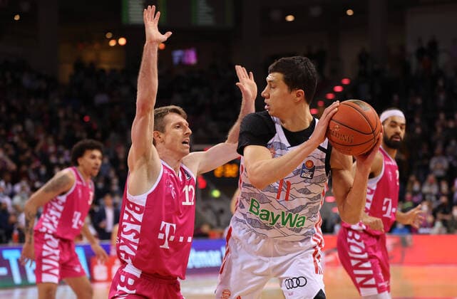 Bonn, Germany 08 03 2022, Telekom Dome, Basketball Bundesliga, 24 Matchday, BBL, Telekom Baskets Bonn vs FC Bayern Munich, Skyler Bowlin Bonn , Vladimir Lucic Bayern
