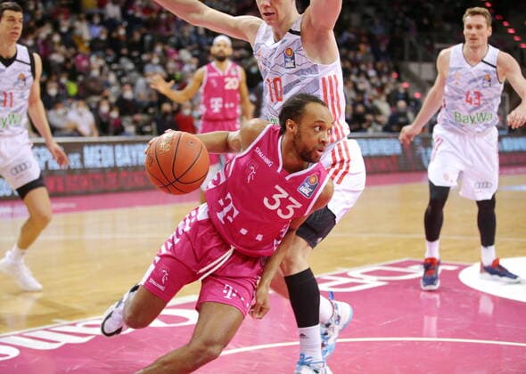 Parker Jackson Cartwright Telekom Baskets Bonn vs Ognjen Jaramaz FC Bayern Munich easyCredit BBL 1 Bundesliga , 2021 2022 season , Main round 24 matchday