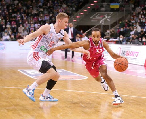 Parker Jackson Cartwright Telekom Baskets Bonn vs Ognjen Jaramaz FC Bayern Munich easyCredit BBL 1 Bundesliga , 2021 2022 season , Main round 24 matchday