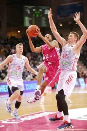 Parker Jackson Cartwright Telekom Baskets Bonn vs Leon Radosevic FC Bayern Munich easyCredit BBL 1 Bundesliga , 2021 2022 season , Main round 24 matchday
