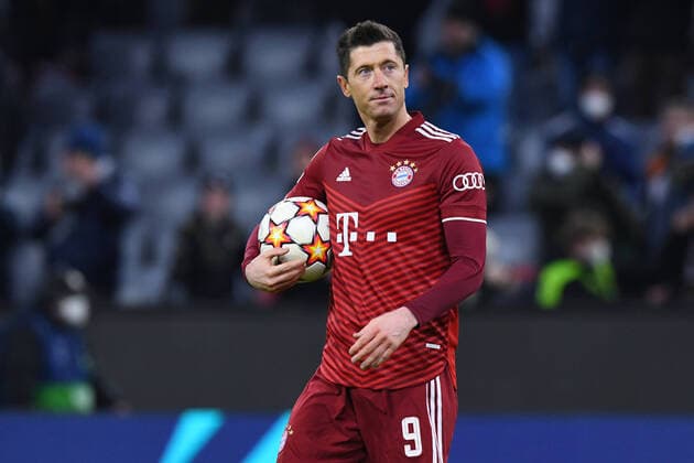 Soccer Champions League Round of 16 FC Bayern Munich FC Salzburg on 08 03 2022 at the Allianz Arena in Munich Robert Lewandowski Munich grabs the match ball after his hat trick xRx
