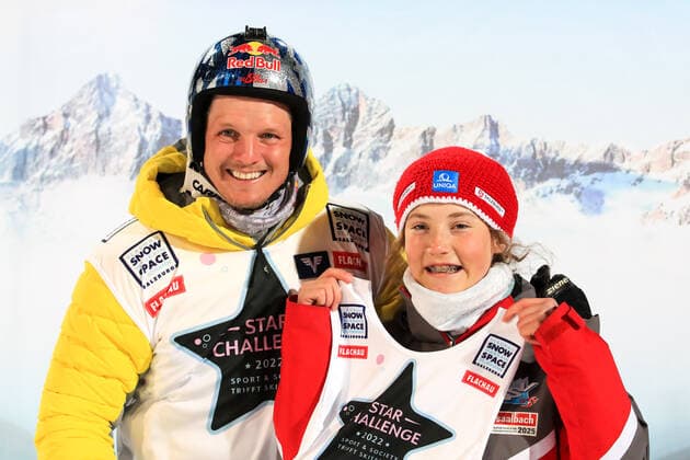 ALPINE SKIING - FIS WC Flachau FLACHAU,AUSTRIA,08.MAR.22 - FIS World Cup, night slalom, men, preview. Image shows Thomas Morgenstern and Chiara Schoerghofer.  GEPAxpictures xMarioxBuehner