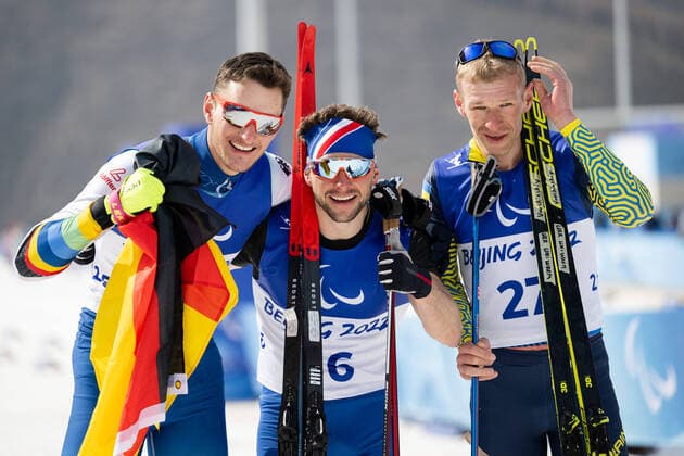 Bilder des Jahres 2022, Sport 03 März Sport Themen der Woche KW10 220309 Marco Maier of Germany, Benjamin Daviet of France and Grygorii Vovchynskyi of Ukraine after competing in men s Sprint Free Technique Standing final during day 5 of the 2022 Winter Paralympic Games on March 9, 2022 in Zhangjiakou. Photo: Simon Hastegard BILDBYRAN kod SH SH0263 skidor cross-country skiing langrenn paralympic games paralympics paralympiska spel paralympiske leker vinter-paralympics peking peking 2022 beijing 2022 beijing 2022 paralympic games 5 bbeng depp jubel *** 220309 Marco Maier of Germany, Benjamin Daviet of France and Grygorii Vovchynskyi of Ukraine after competing in men s Sprint Free Technique Standing final during day 5 of the 2022 Winter Paralympic Games on March 9, 2022 in Zhangjiakou Photo Simon Hastegard BILDBYRAN kod SH SH0263 skidor cross country skiing cross country skiing Paralympic Games Paralympics Paralympic Games Paralympic Games Winter Paralympics Beijing Beijing 2022 Beijing 2022 Beijing 2022 Paralympic Games 5 bbeng depp cheers,  Copyright: SIMONxHASTEGARD BB220309SH048
