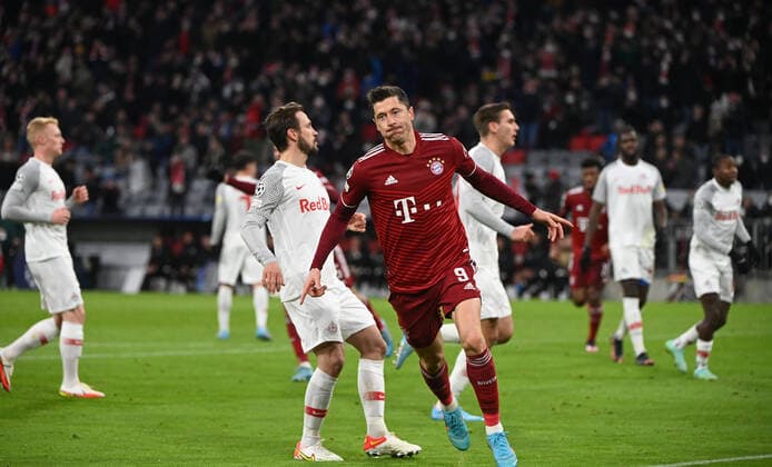 Football, men, season 2021 2022, Champions League round of 16, second leg , FC Bayern Munich RB Salzburg 7 1 , Robert Lewandowski Bayern Munich , cheering after goal to 1 0, 08 03 2022, Copyright: xMatthiasxKochx