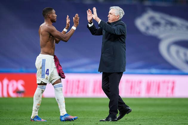 Real Madrid CF v Real Sociedad - La Liga Santander Carlo Ancelotti head coach of Real Madrid and David Alaba greets each other during the La Liga Santander match between Real Madrid CF and Real Sociedad at Estadio Santiago Bernabeu on March 5, 2022 in Madrid, Spain. Madrid Spain  Copyright: xJosexBretonx originalFilename:breton-realmadr220305_npwgX.jpg