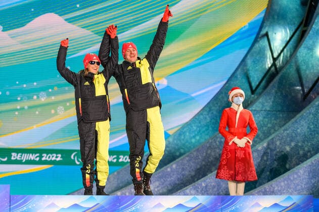Paralympic Games Beijing 2022 09 3 2022 Day 5 ZHANGIJAKOU, PEOPLES REPUBLIC OF CHINA MARCH 09 Image of the Paralympic Games Beijing 2022 during the medal ceremonies at Zhangijakou Medals Plaza of Zhangijakou on 20 8 2021 in Hebei Peoples Republic of China KAZMAIER, Linn GER , local club SZ Roemerstein WUER , date of birth 05 11 2006 place of birth Nuertingen, paralympic classification B3 and her guide BAUMANN, Florian GER on the podium for their bronce medal Oliver Kremer DBS Copyright: xBEAUTIFULxSPORTS OliverxKremerx