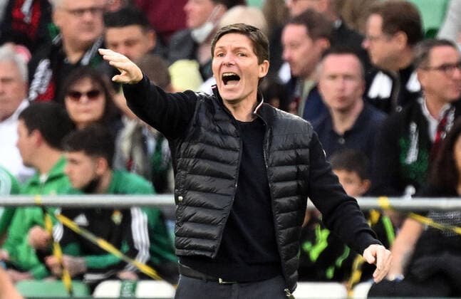 09 03 2022, xjhx, football UEFA Europa League, Real Betis Sevilla Eintracht Frankfurt emspor, v l coach Oliver Glasner Eintracht Frankfurt zautz gestures gives instructions DFL DFB REGULATES PROHIBIT ANY USE OF PHOTOGRAPHS as IMAGE SEQUENCES and or QUASI VIDEO Sevilla