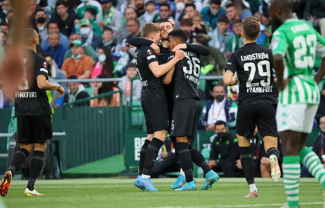 09 03 2022, Football UEFA Europa League, Real Betis Sevilla Eintracht Frankfurt, emonline, emspor, v l , Goal celebration to 0 1 by Filip Kostic Eintracht Frankfurt , Goal celebration, celebrate the goal, Kristijan Jakic Eintracht Frankfurt , Ansgar Knauff Eintracht Frankfurt DFL DFB REGULATIONS PROHIBIT ANY USE OF PHOTOGRAPHS AS IMAGE SEQUENCES AND OR QUASI VIDEO xdcx Copyright: HMBxMedia