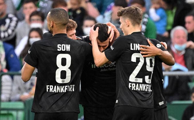 09 03 2022, xjhx, football UEFA Europa League, Real Betis Sevilla Eintracht Frankfurt emspor, v l goal celebration after the goal celebrating the goal celebrate 0 1 by Filip Kostic Eintracht Frankfurt DFL DFB REGULATIONS PROHIBIT ANY USE OF PHOTOGRAPHS as IMAGE SEQUENCES and or QUASI VIDEO Sevilla