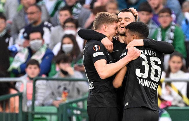 09 03 2022, xjhx, football UEFA Europa League, Real Betis Sevilla Eintracht Frankfurt emspor, v l goal celebration after the goal celebrating the goal celebrate 0 1 by Filip Kostic Eintracht Frankfurt Ansgar Knauff Eintracht Frankfurt Kristijan Jakic Eintracht Frankfurt DFL DFB REGULATIONS PROHIBIT ANY USE OF PHOTOGRAPHS as IMAGE SEQUENCES and or QUASI VIDEO Sevilla