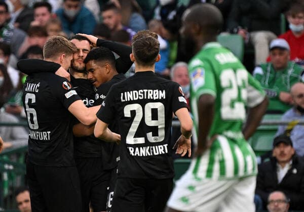 09 03 2022, xjhx, football UEFA Europa League, Real Betis Sevilla Eintracht Frankfurt emspor, v l goal celebration after the goal celebrating the goal celebrate 0 1 by Filip Kostic Eintracht Frankfurt Ansgar Knauff Eintracht Frankfurt Kristijan Jakic Eintracht Frankfurt Jesper Lindström Lindstroem Eintracht Frankfurt DFL DFB REGULATIONS PROHIBIT ANY USE OF PHOTOGRAPHS as IMAGE SEQUENCES and or QUASI VIDEO Sevilla