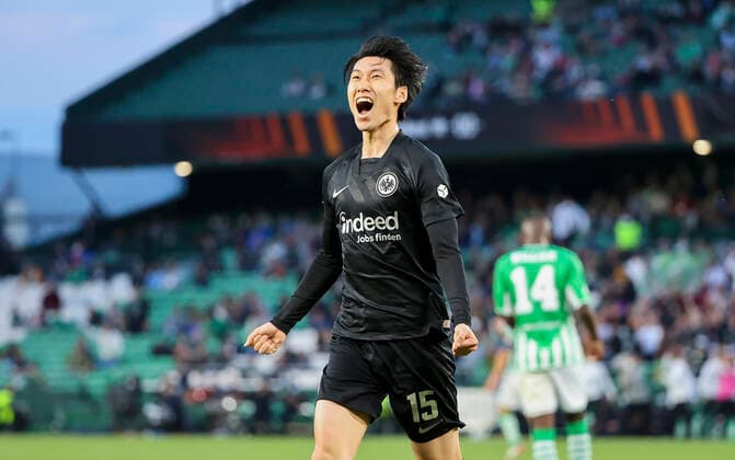 09 03 2022, Football UEFA Europa League, Real Betis Sevilla Eintracht Frankfurt, emonline, emspor, v l , Goal celebration to 1 2 by Daichi Kamada Eintracht Frankfurt , Goal celebration, celebrate the goal DFL DFB REGULATES PROHIBIT ANY USE OF PHOTOGRAPHS AS IMAGE SEQUENCES AND OR QUASI VIDEO xdcx Copyright: HMBxMedia