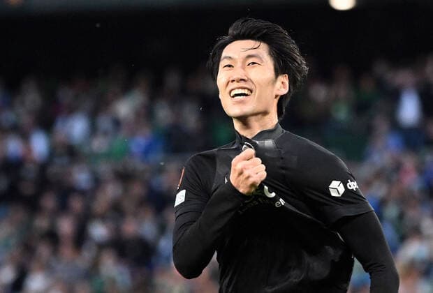 09 03 2022, xjhx, football UEFA Europa League, Real Betis Sevilla Eintracht Frankfurt emspor, v l goal celebration after the goal celebrating the goal celebrate 1 2 by Daichi Kamada Eintracht Frankfurt DFL DFB REGULATIONS PROHIBIT ANY USE OF PHOTOGRAPHS as IMAGE SEQUENCES and or QUASI VIDEO Sevilla