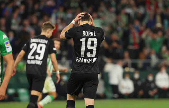 09 03 2022, Football UEFA Europa League, Real Betis Sevilla Eintracht Frankfurt, emonline, emspor, v l , Rafael Borre Eintracht Frankfurt disappointed, disappointed looking, dissapointed, sad, frustrated, frustrated DFL DFB REGULATES PROHIBIT ANY USE OF PHOTOGRAPHS AS IMAGE SEQUENCES AND OR QUASI VIDEO xdcx Copyright: HMBxMedia