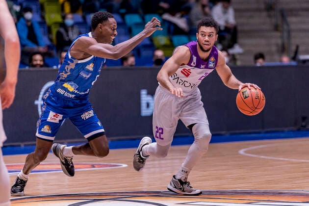 easyCredit BBL, Fraport Skyliners vs BG Göttingen, Frankfurt, Fraport Arena, 9 3 2022 Brancou Badio Fraport Skyliners 8 Stephen Brown Jr BG Göttingen 22 , Fraport Skyliners vs BG Göttingen, Frankfurt, Fraport Arena, 9 3 2022 Copyright: xBEAUTIFULxSPORTS Gawlikx