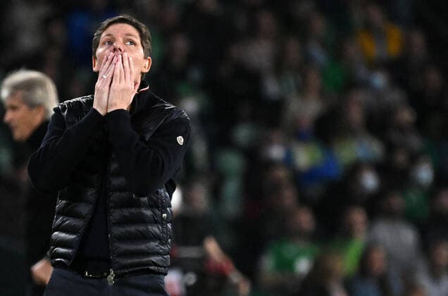 09 03 2022, xjhx, football UEFA Europa League, Real Betis Sevilla Eintracht Frankfurt emspor, v l coach Oliver Glasner Eintracht Frankfurt zautz gestures gives instructions DFL DFB REGULATES PROHIBIT ANY USE OF PHOTOGRAPHS as IMAGE SEQUENCES and or QUASI VIDEO Sevilla