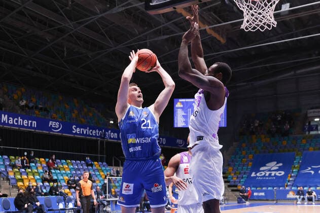 Fraport Skyliners BG Göttingen, easyCredit BBL Lorenz Brenneke Fraport Skyliners, 21 vs Nate Grimes BG Göttingen, 24 Basketball match of the easyCredit BBL between Fraport Skyliners and BG Göttingen on March 9, 2022 at the Ballsporthalle in Frankfurt am Main , Frankfurt am Main Hesse Germany Ballsporthalle