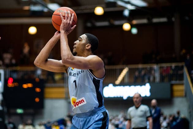 Richmond Aririguzoh HAKRO Merlins Crailsheim on the ball, HAKRO Merlins Crailsheim vs ZZ Leiden, FIBA Europe Cup, quarterfinal first leg, 09 03 2022, season 2021 2022 HAKRO Merlins Crailsheim vs ZZ Leiden, FIBA Europe Cup, quarterfinal first leg, 09 03 2022, season 2021 2022 Copyright: xEibner Memmlerx EP_MMR