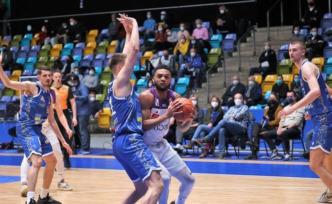 Lorenz Brenneke Skyliners Frankfurt 21 and Jeff Roberson BG Goettingen 5 , Skyliners Frankfurt vs BG Goettingen, Basketball, 1 Easy Credit Bundesliga, 21 Spieltag, 09 03 2022, Skyliners Frankfurt vs BG Goettingen, Basketball, 1 Easy Credit Bundesliga, 21 Spieltag, 09 03 2022 Frankfurt. Copyright: xJoergxNiebergall Eibner-Pressefox EP_JNL
