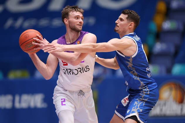 Fraport Skyliners BG Göttingen, easyCredit BBL Jake Toolson BG Göttingen, 2 vs Lukas Wank Fraport Skyliners, 0 easyCredit BBL basketball match between Fraport Skyliners and BG Göttingen on 9 March 2022 at Ballsporthalle in Frankfurt am Main , Frankfurt am Main Hesse Germany Ballsporthalle