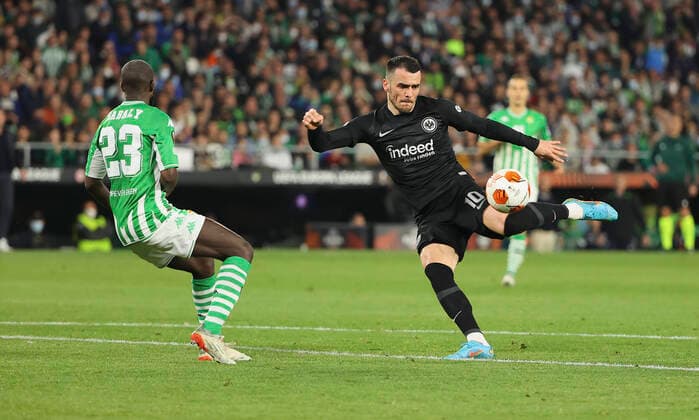 09 03 2022, Football UEFA Europa League, Real Betis Sevilla Eintracht Frankfurt, emonline, emspor, v l , Youssouf Sabaly Real Betis Sevilla , Filip Kostic Eintracht Frankfurt DFL DFB REGULATIONS PROHIBIT ANY USE OF PHOTOGRAPHS AS IMAGE SEQUENCES AND OR QUASI VIDEO xdcx Copyright: HMBxMedia